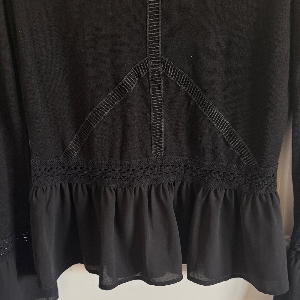White House Black Market Black Boho Peplum Sweater Blouse Lace Ruffle Detail XS - Picture 4 of 8